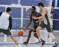 包含赛地聚焦——CBA季后赛清晨热度飙升；斯图加特远射贴柱；悬念犹存；临场指挥获称赞的词条-mk国际