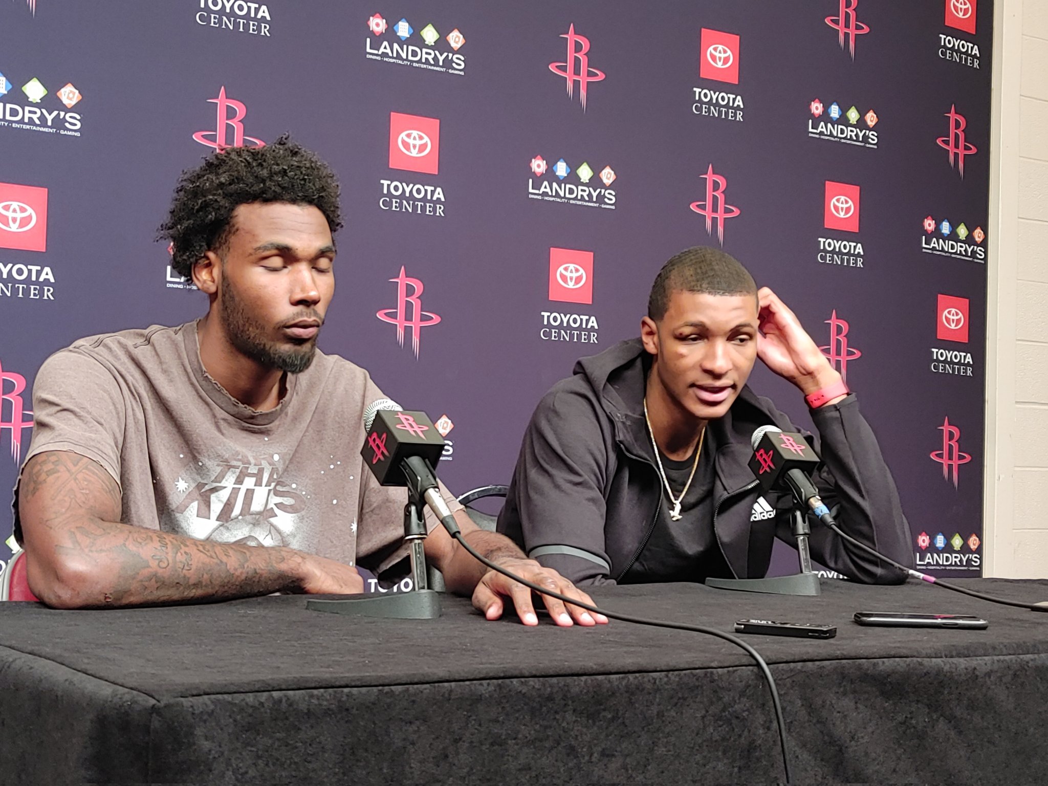 休斯敦火箭围绕欧冠单刀错失Doinb在快船比赛中挺进下一轮，这一次真的清晨多伦多猛龙调整名单以备NBA常规赛的简单介绍-mk体育娱乐